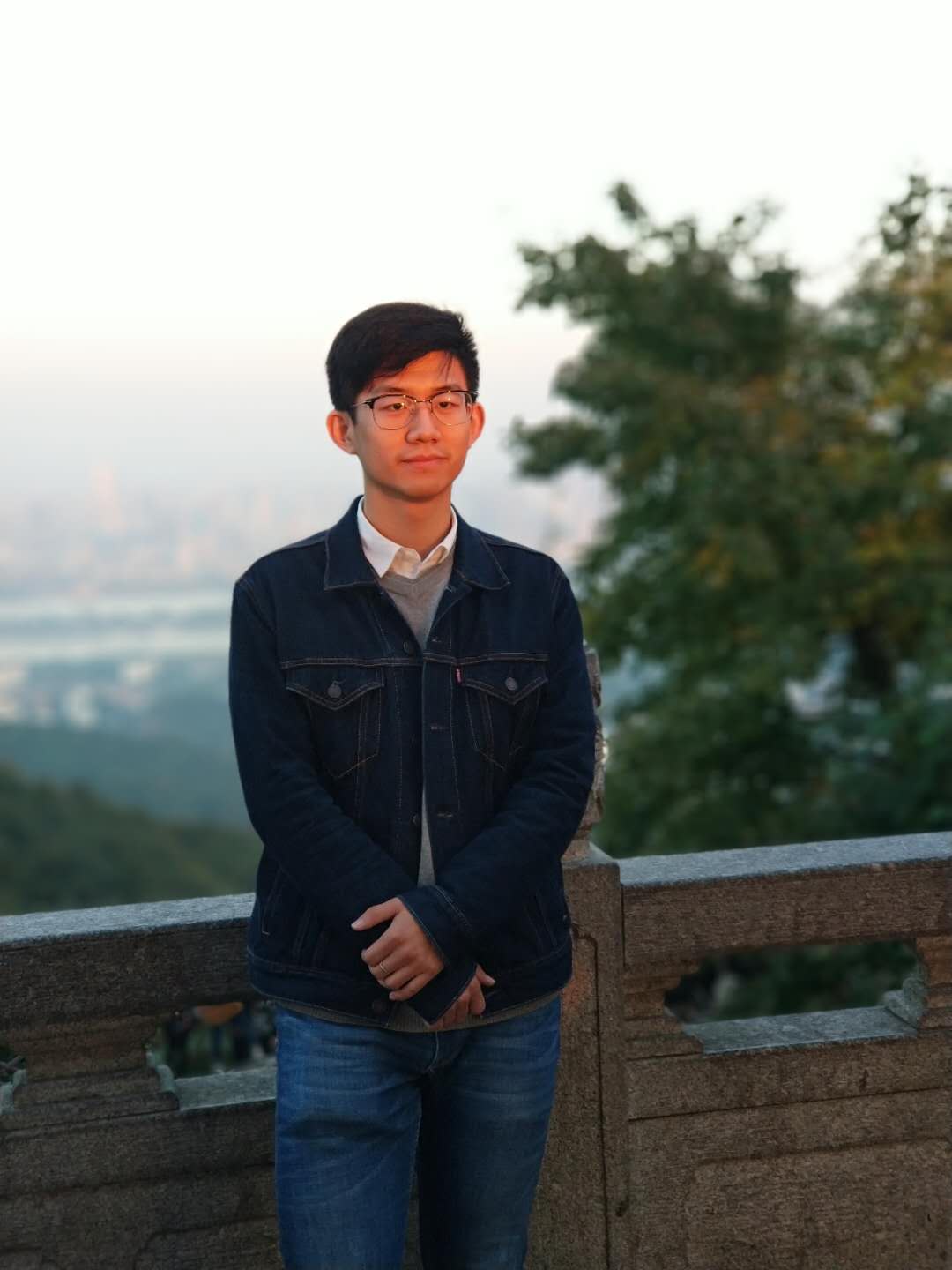 2.个人生活照（周晓东）.JPG